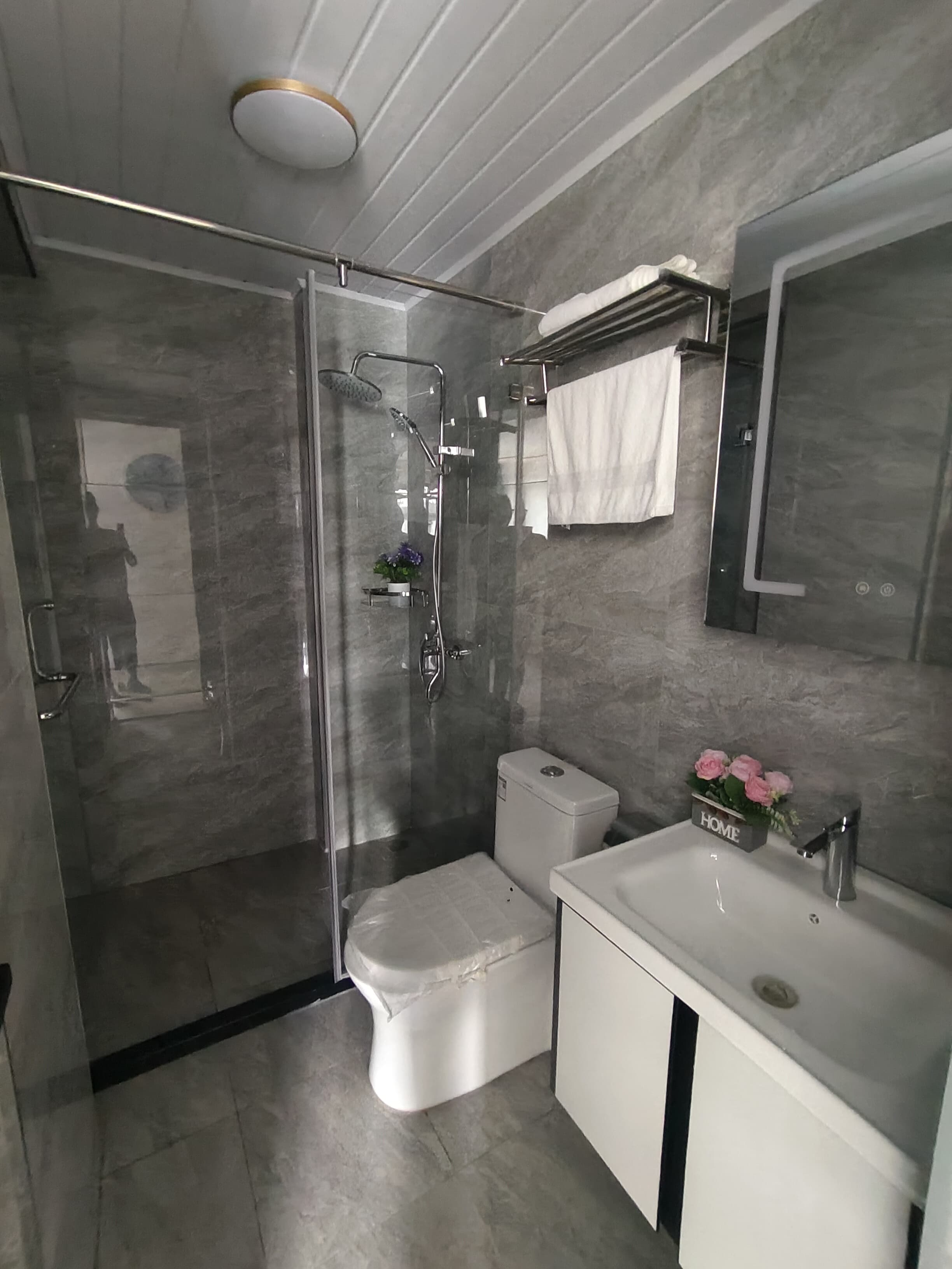 house-on-sale-2_bedroom_apartment_for_sale_in_Kilimani_Kes_10_8M-Apartment_Address-Kilimani__Nairobi__Kenya_price-10800000_Beds-2_Baths-2110_16-4