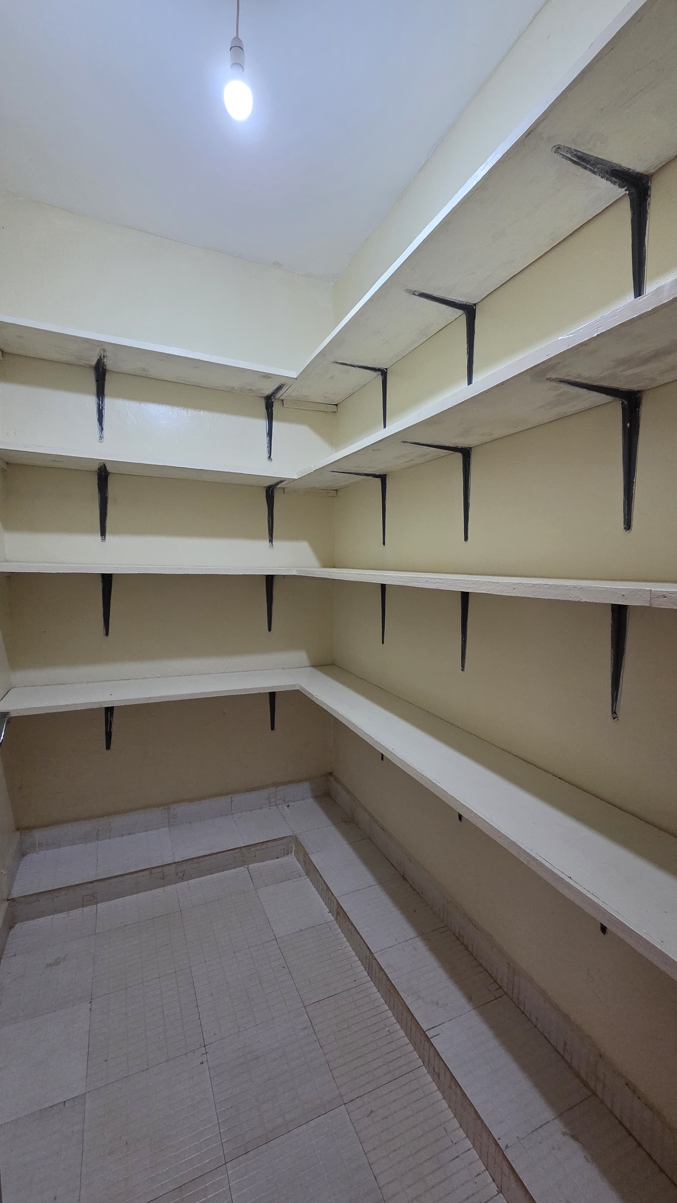 renting--Apartment_Address-Kitisuru__Nairobi__Kenya_price-200000_Beds-4_Baths-4-136-5