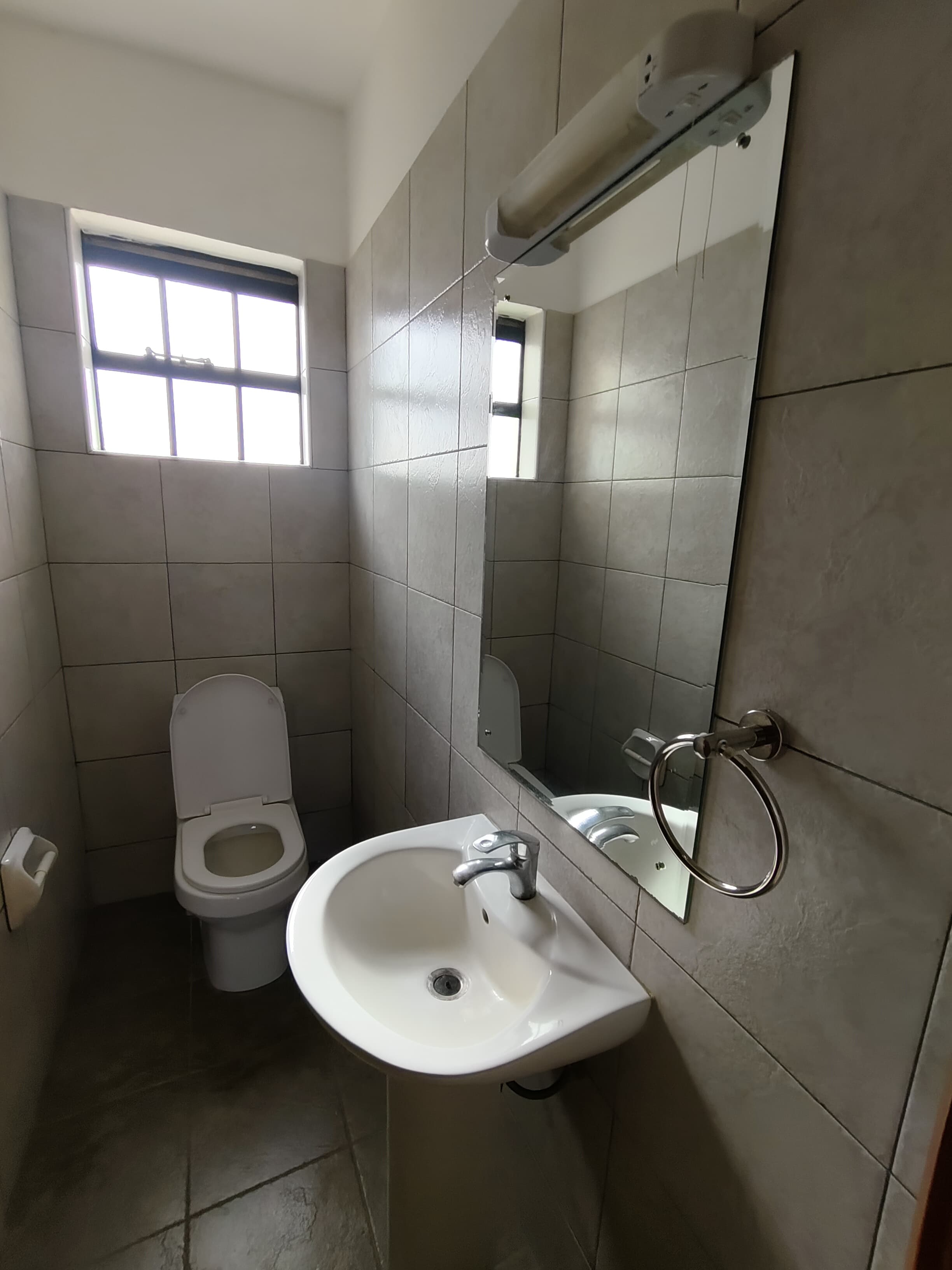house-on-sale-Ngong_road_2_bedroom_apartment_for_sale_Kes_9_5M-Apartment_Address-Ngong_Rd__Nairobi__Kenya_price-9500000_Beds-2_Baths-2110_31-4
