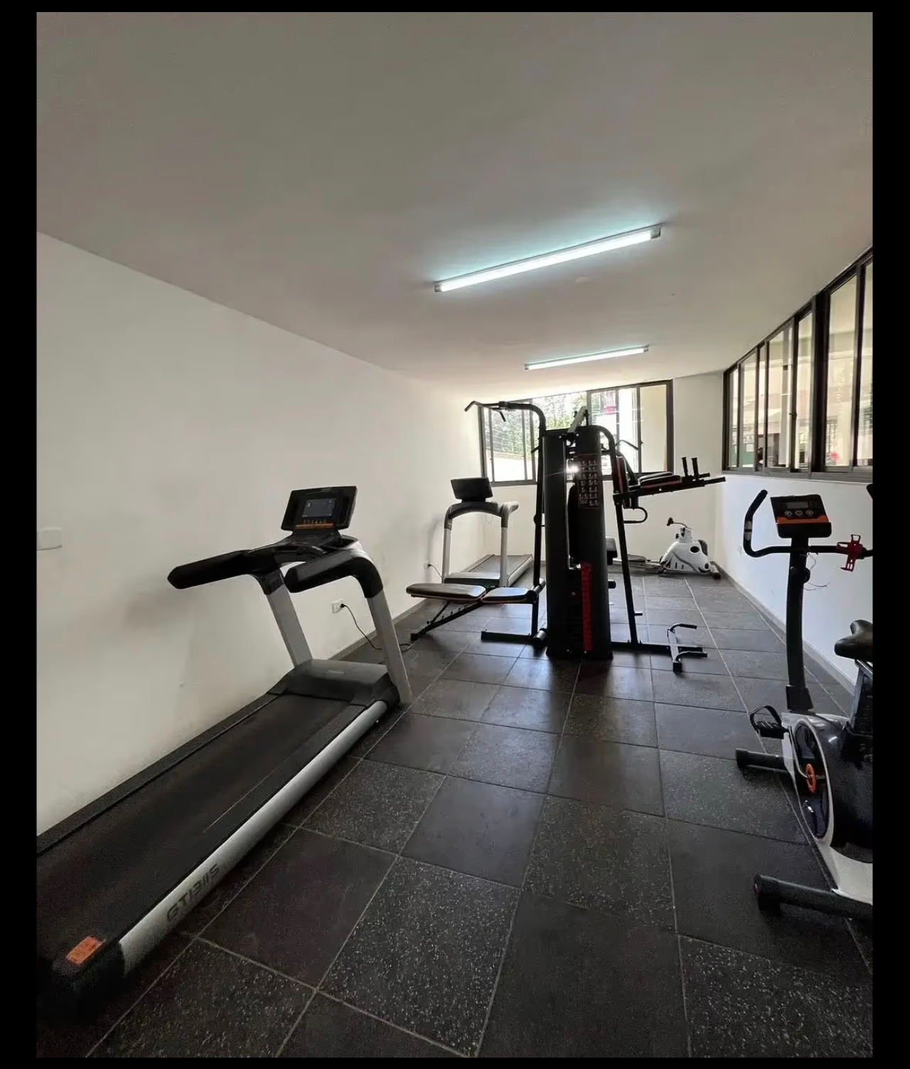 renting--Apartment_Address-Kilimani_Estate__Nairobi__Kenya_price-100000_Beds-3_Baths-3-166-6