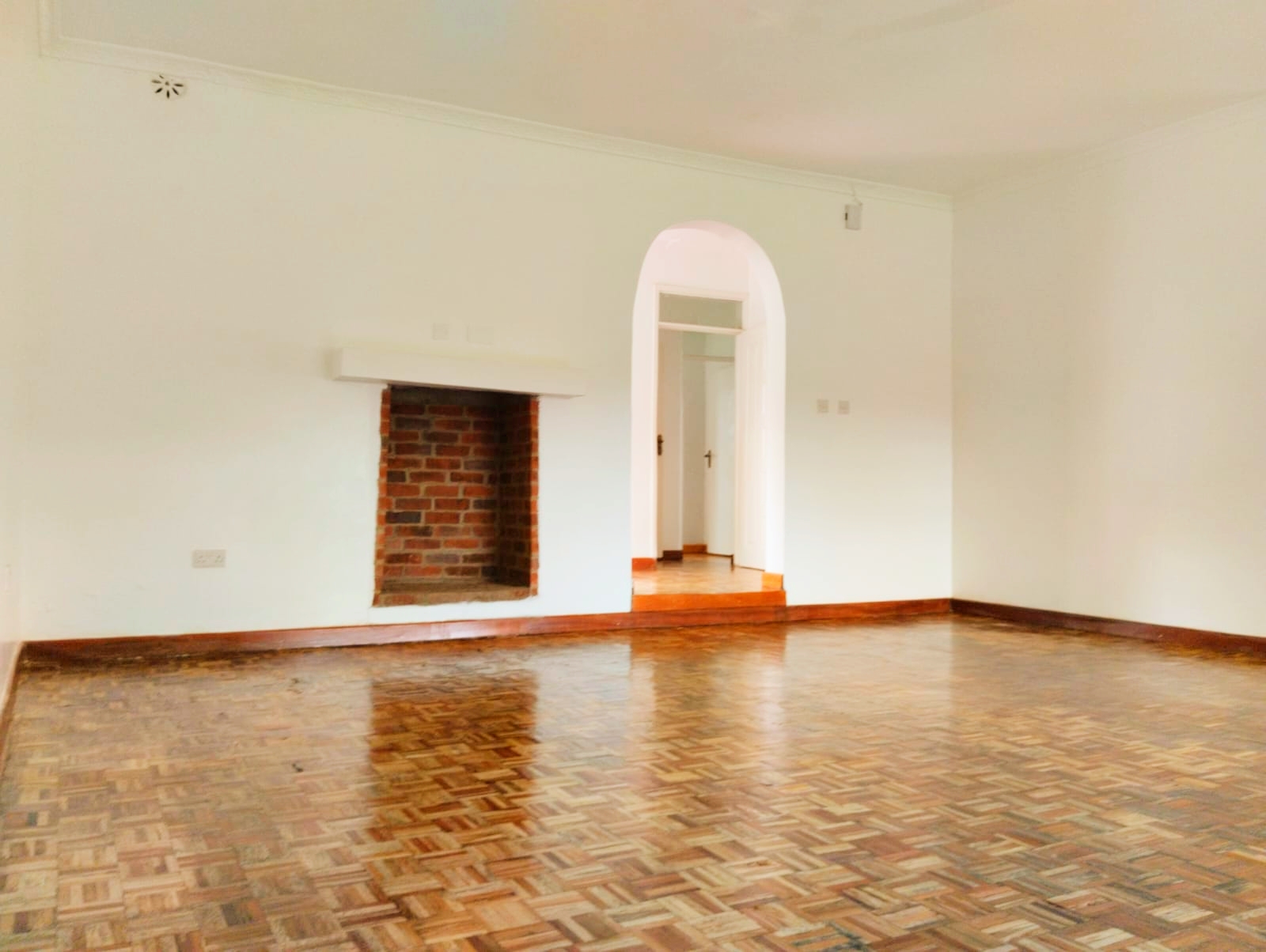 renting--Bungalow_Address-Red_Hill_Dr__Nairobi__Kenya_price-200000_Beds-4_Baths-3-131-2