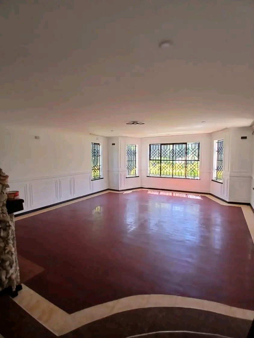 renting--Townhouse_Address-Muteero_Ridge__Nairobi__Kenya_price-330000_Beds-5_Baths-4-156-4