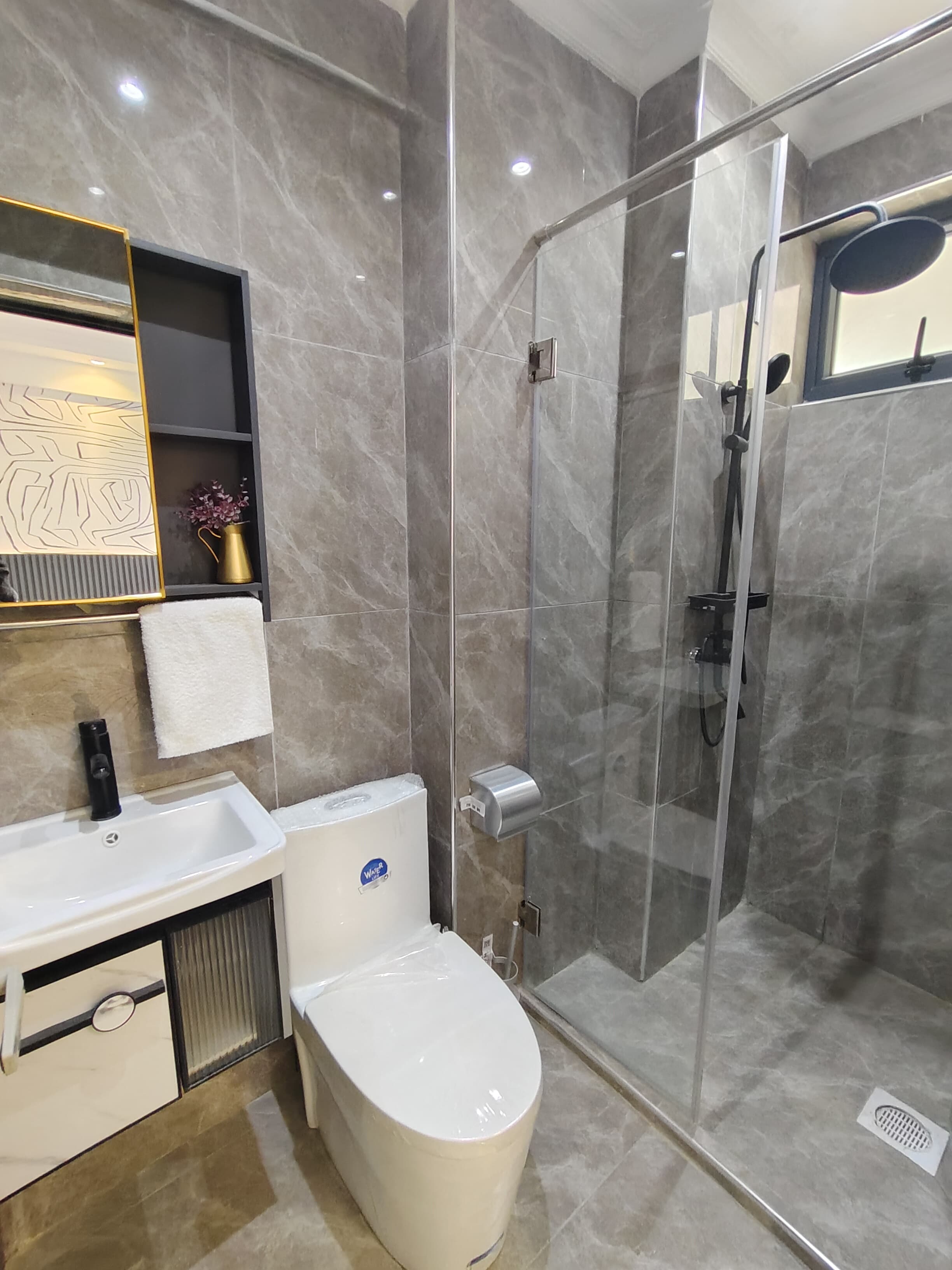 house-on-sale-2_Bedroom_Apartment_for_Sale_Kes_8_8M-Apartment_Address-Kilimani__Nairobi__Kenya_price-8800000_Beds-2_Baths-2120_7-10