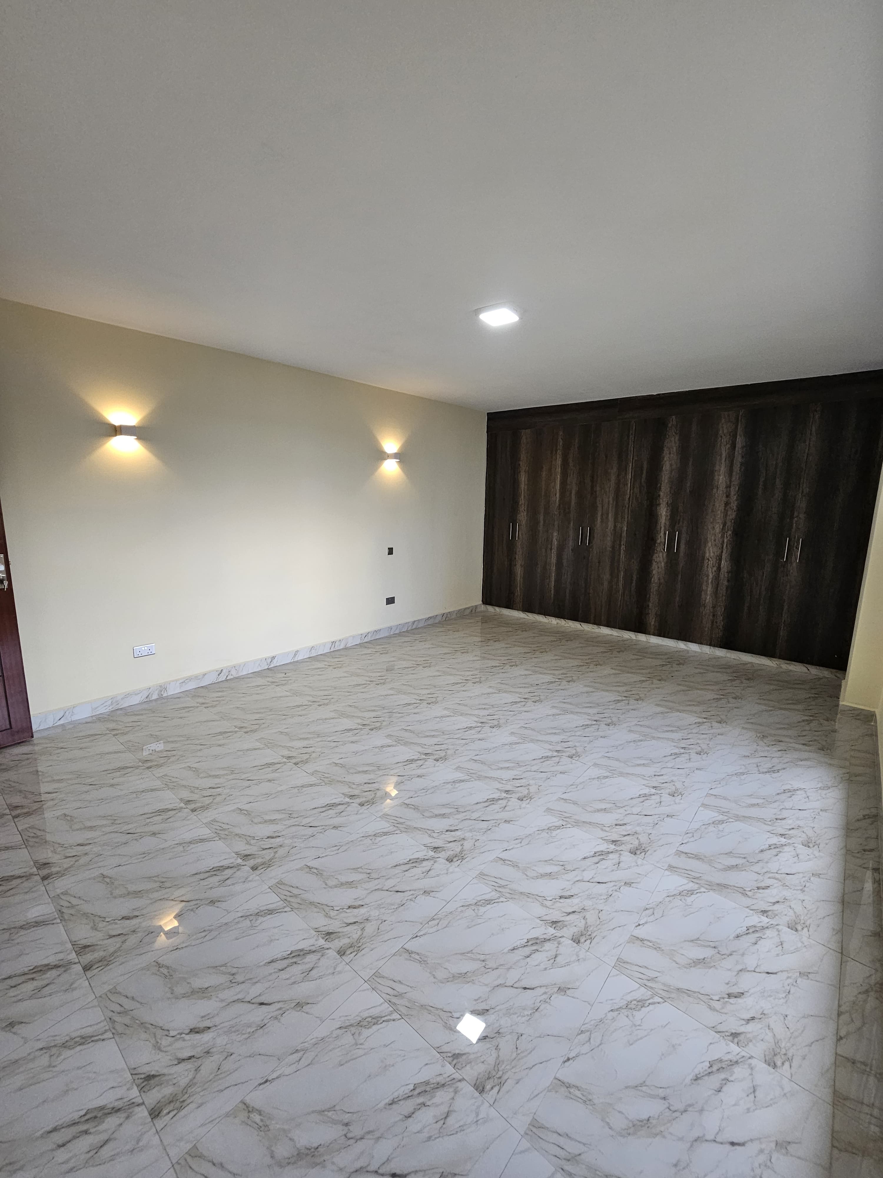 renting--Apartment_Address-Parklands__Nairobi__Kenya_price-135000_Beds-4_Baths-4-123-5