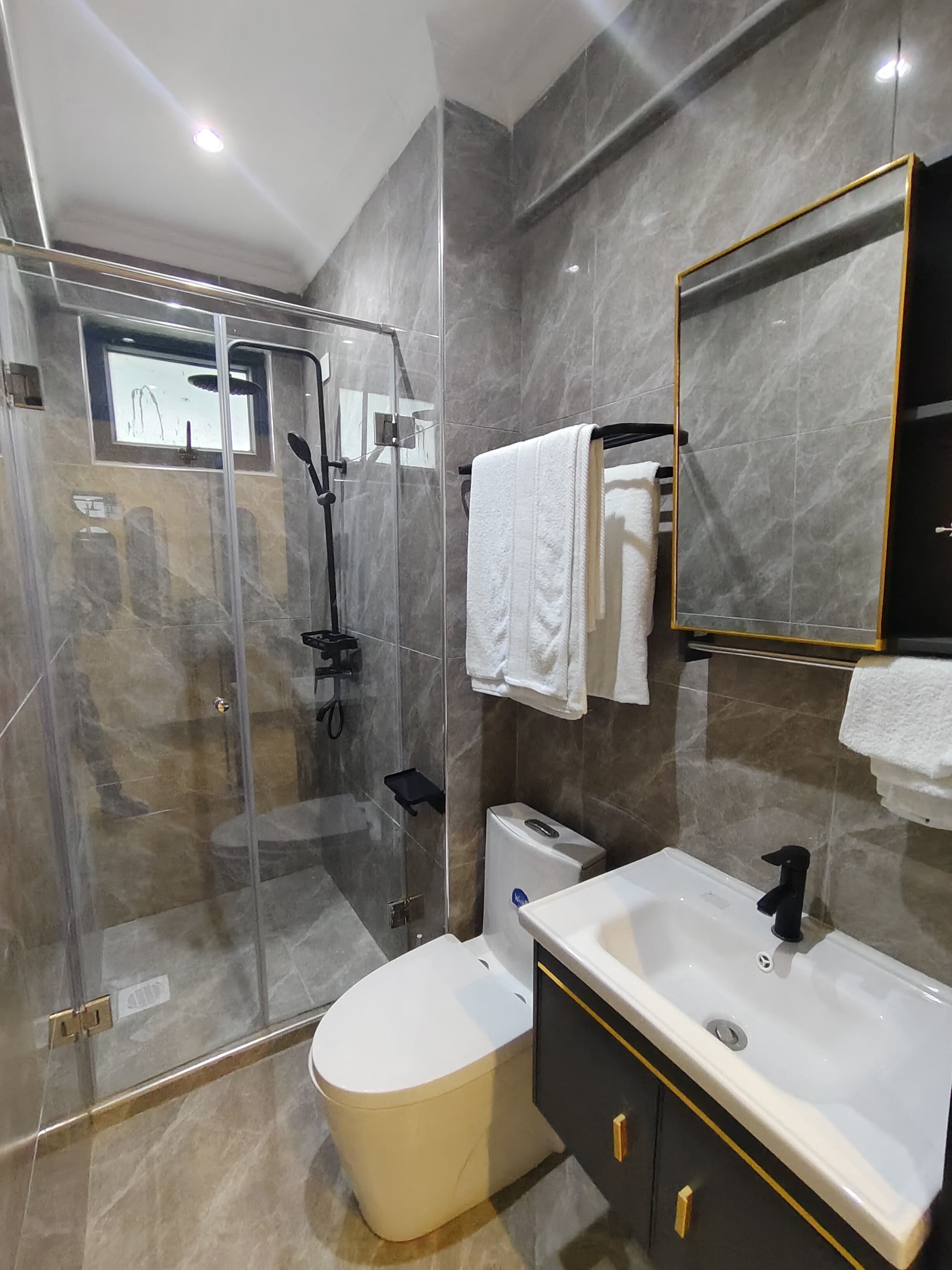 house-on-sale-2_Bedroom_Apartment_for_Sale_Kes_8_8M-Apartment_Address-Kilimani__Nairobi__Kenya_price-8800000_Beds-2_Baths-2120_7-4