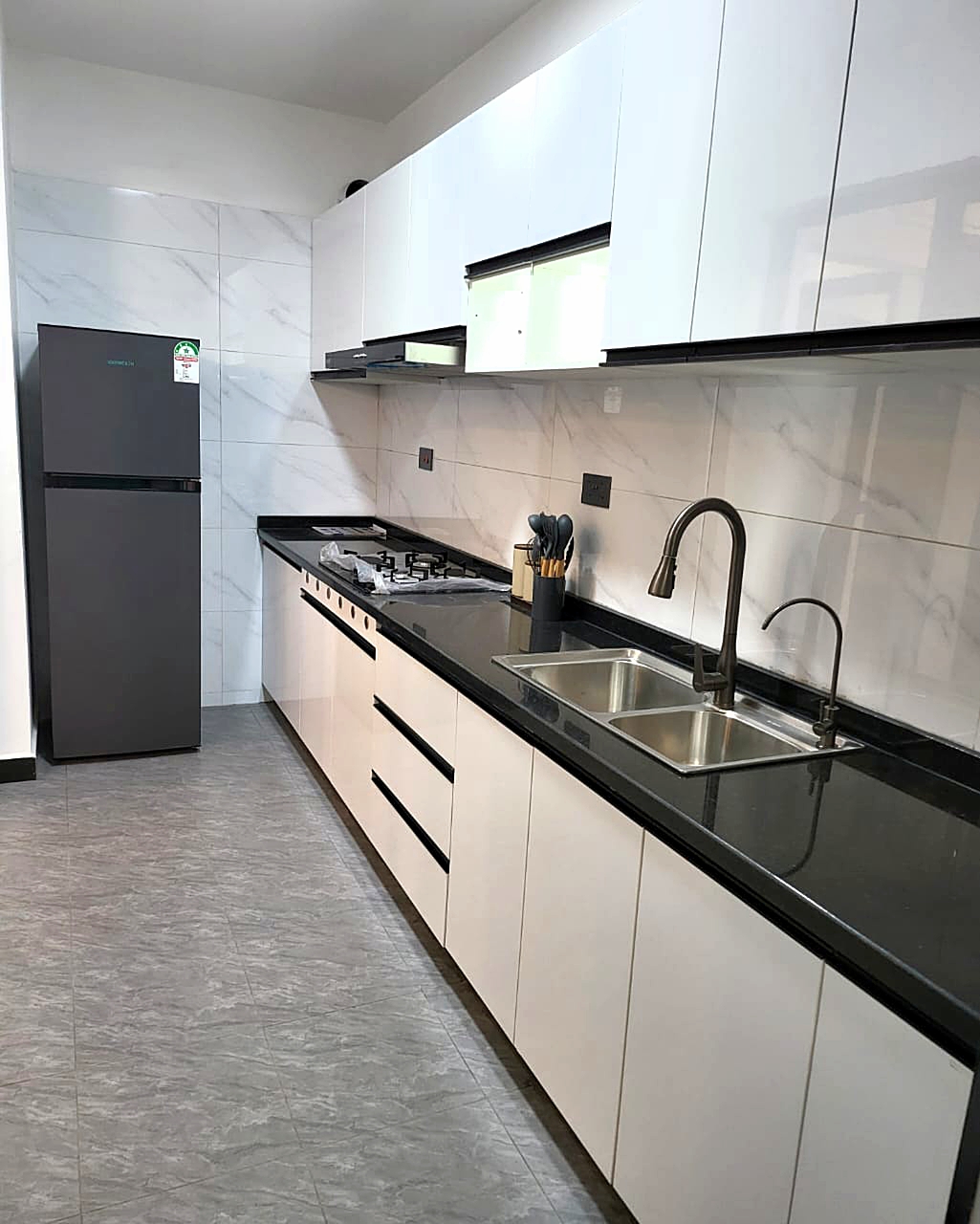 house-on-sale-2_bedroom_apartment_for_sale_in_Lavington_Kes_9M-Apartment_Address-Lavington__Nairobi__Kenya_price-8900000_Beds-2_Baths-2110_35-10