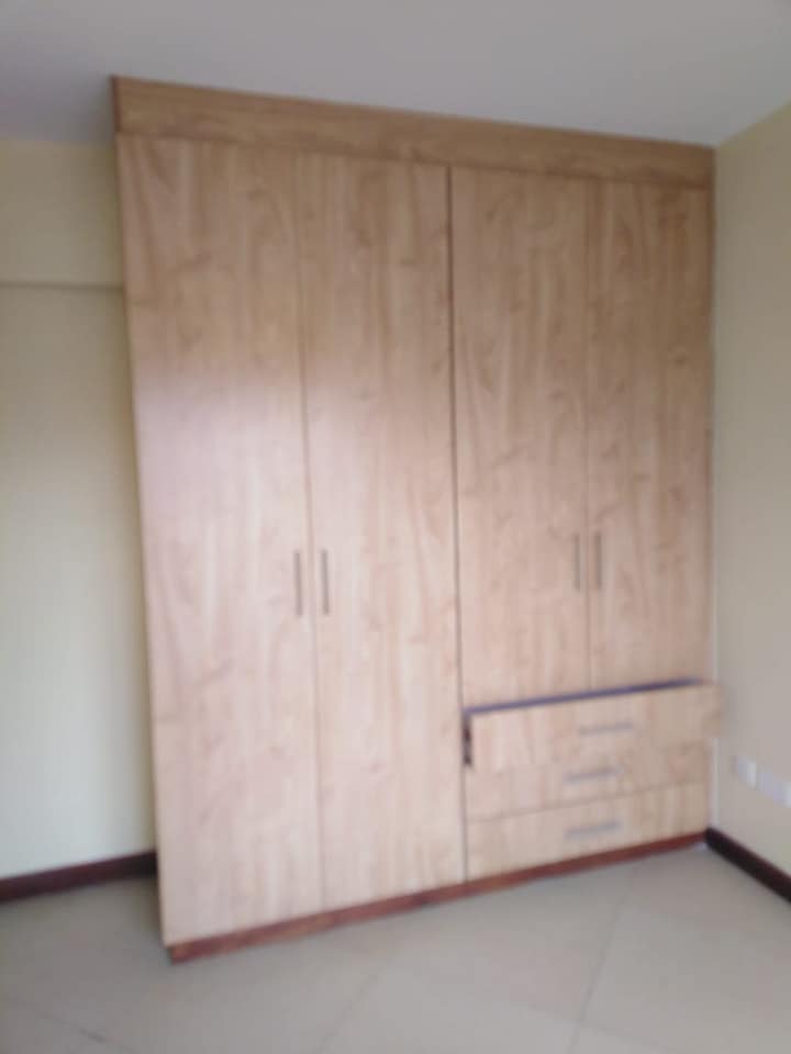 renting--Apartment_Address-Parklands__Nairobi__Kenya_price-95000_Beds-6_Baths-3-33-12
