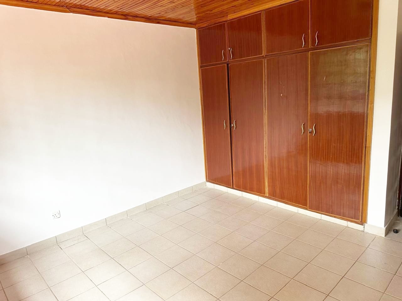 renting--Townhouse_Address-Karen__Nairobi__Kenya_price-350000_Beds-4_Baths-4-43-6