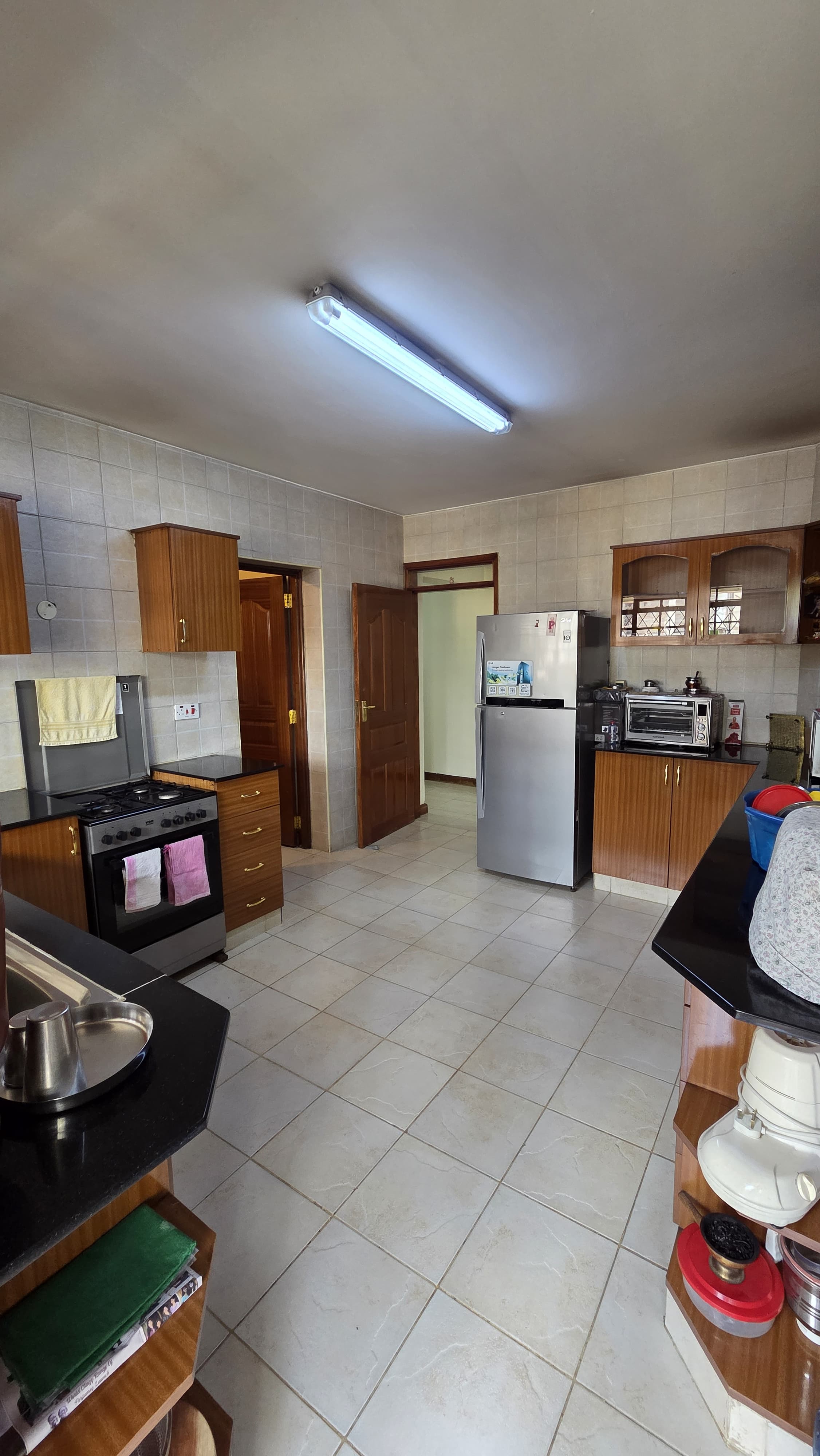 house-on-sale-Spacious_3_Bedroom_Apartment_For_Sale_In_Parklands-Apartment_Address-Parklands__Nairobi__Kenya_price-18000000_Beds-1_Baths-1111_74-5