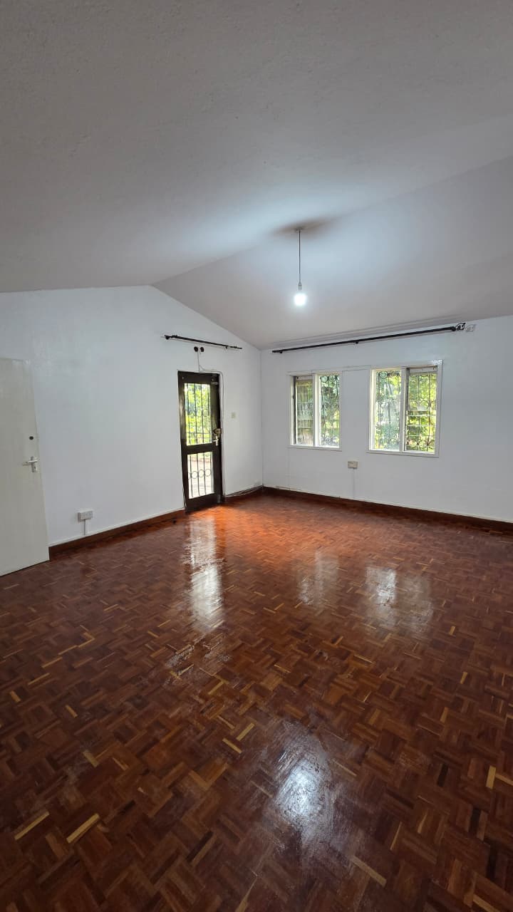 renting--Townhouse_Address-Kitisuru_Estate__Nairobi__Kenya_price-390000_Beds-4_Baths-2-149-14