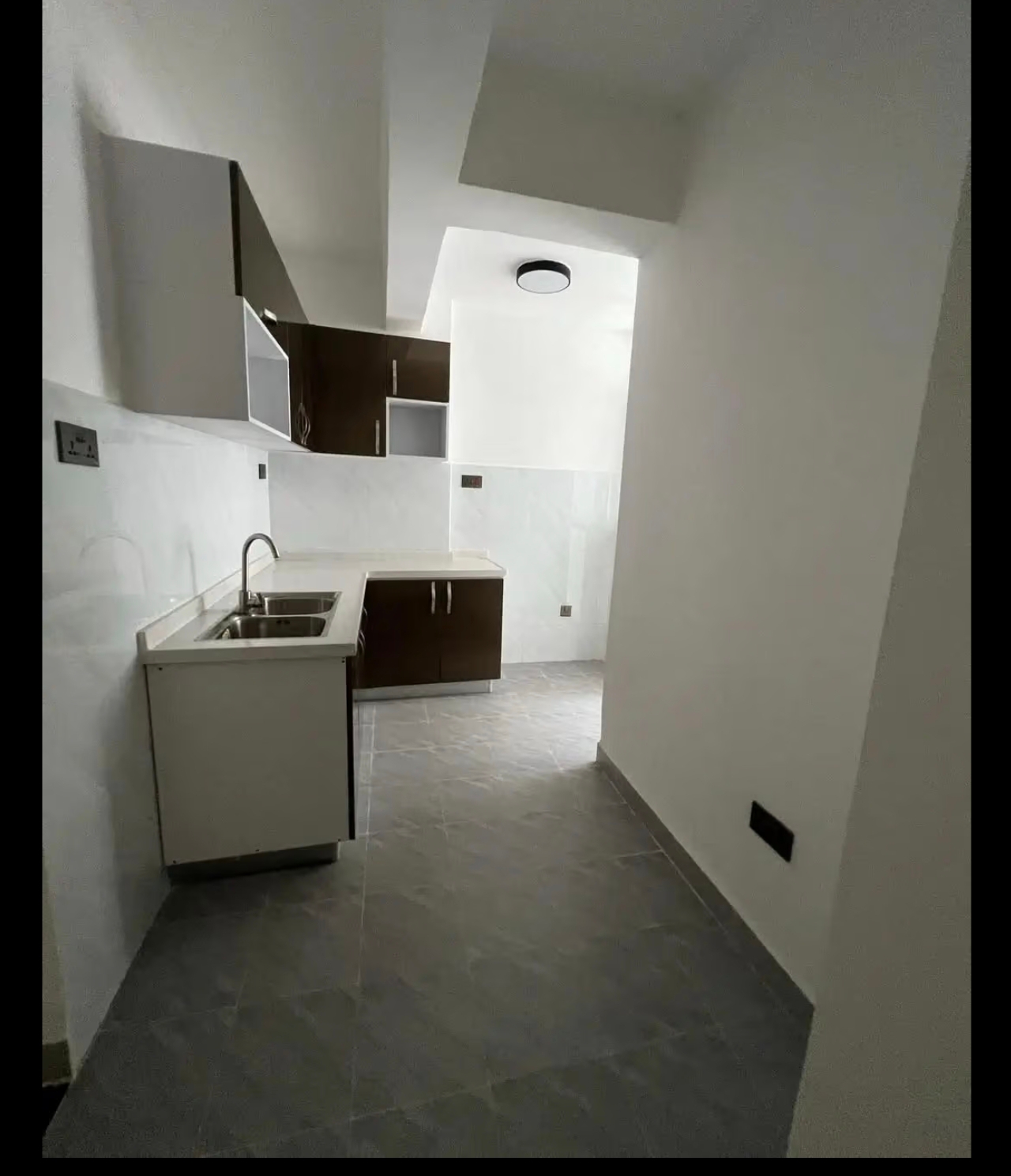 renting--Apartment_Address-Kilimani_Estate__Nairobi__Kenya_price-100000_Beds-3_Baths-3-166-4