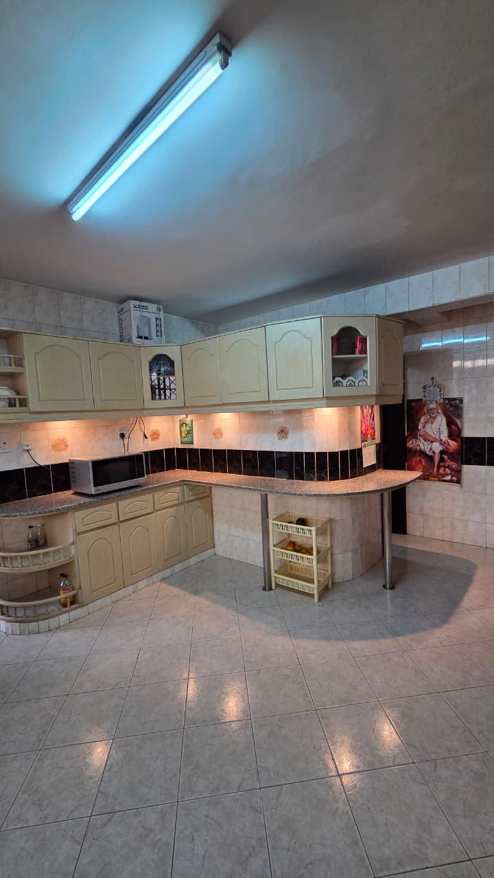 house-on-sale-Spacious_4_Bedroom_Apartment_For_Sale_In_Parklands-Apartment_Address-Parklands__Nairobi__Kenya_price-21950000_Beds-4_Baths-2121_76-5