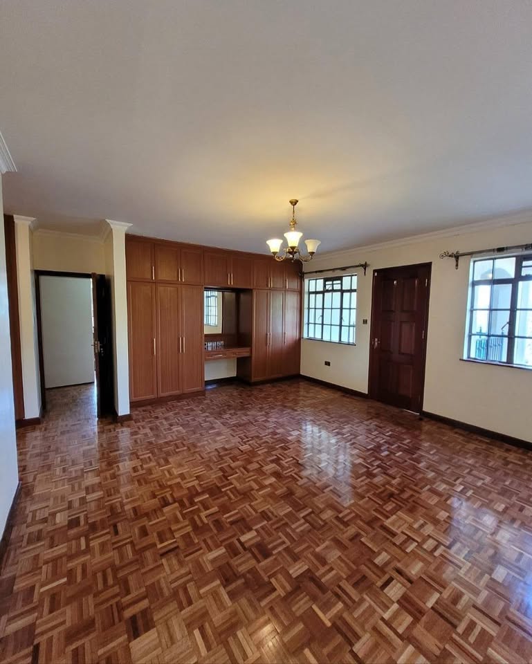 renting--Townhouse_Address-Lavington__Nairobi__Kenya_price-300000_Beds-4_Baths-4-99-6