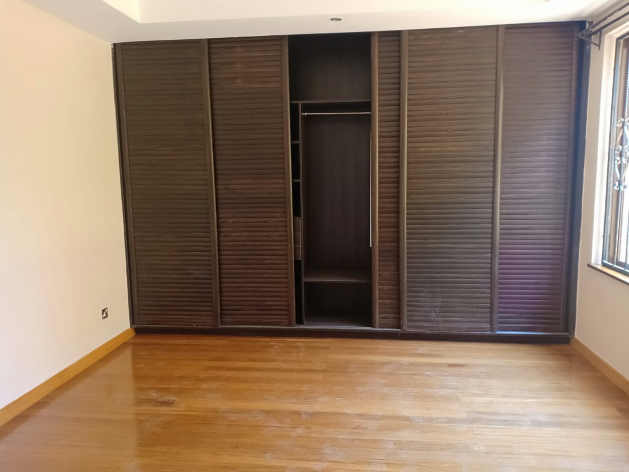 renting--Townhouse_Address-Brookside_Grove__Nairobi__Kenya_price-280000_Beds-4_Baths-4-97-5