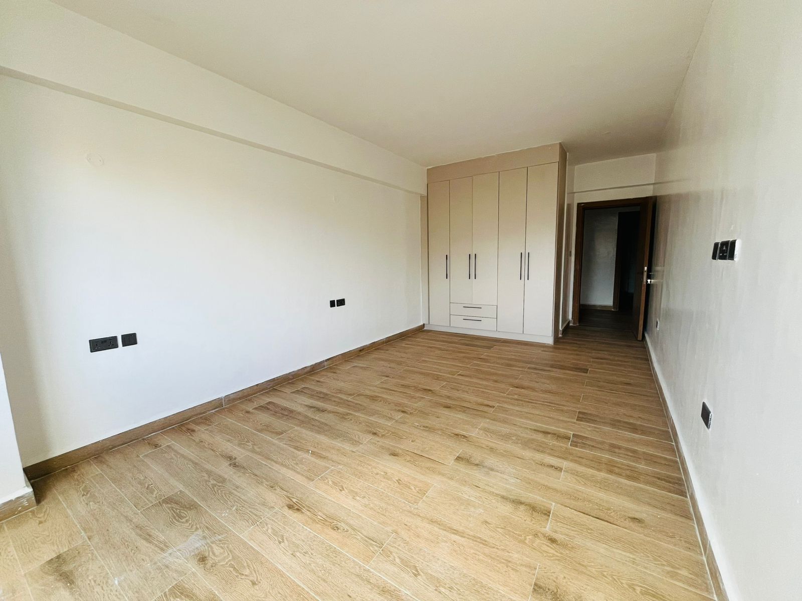 renting--Duplex_Address-General_Mathenge_Drive__Nairobi__Kenya_price-160000_Beds-5_Baths-5-163-7
