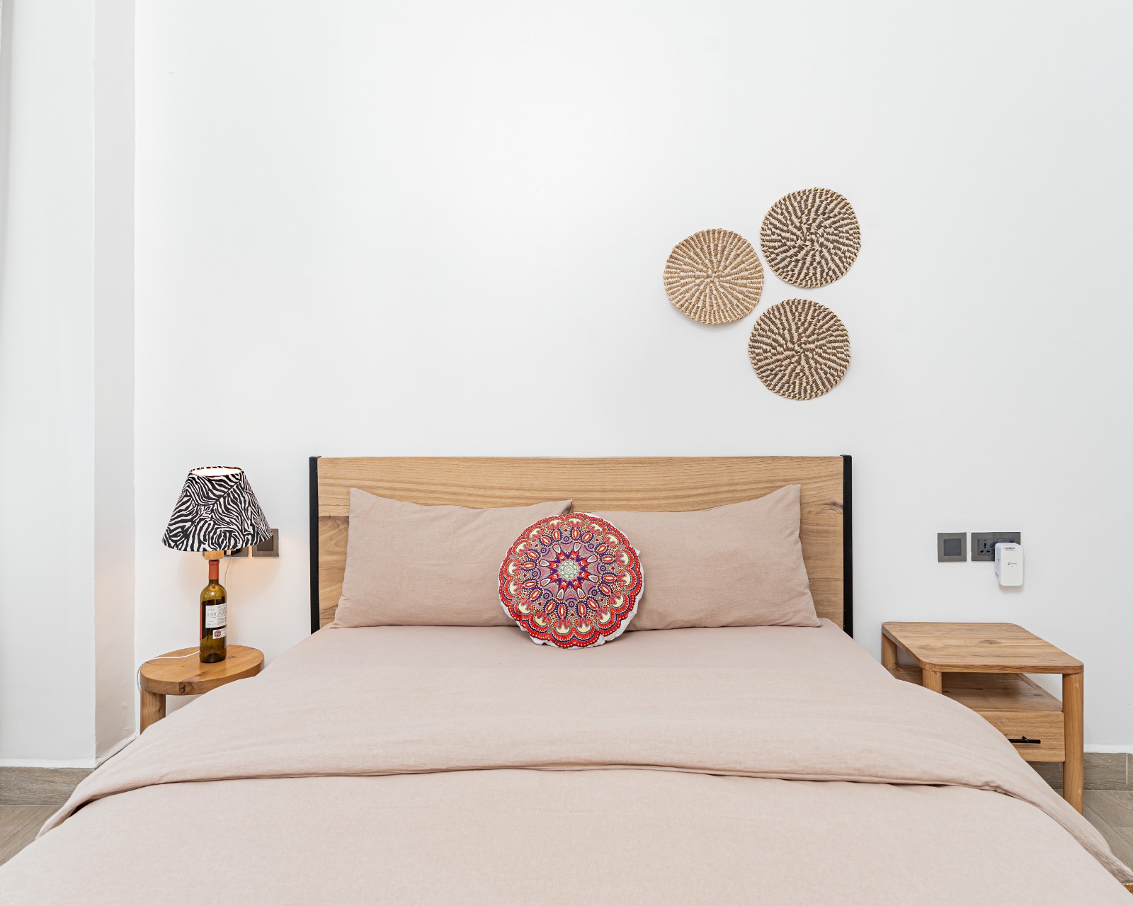 renting--Apartment_Address-Riverside_Dr__Nairobi__Kenya_price-340000_Beds-3_Baths-3-134-6