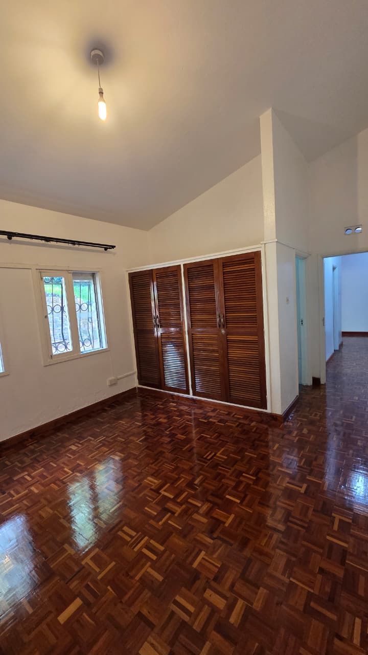 renting--Townhouse_Address-Kitisuru_Estate__Nairobi__Kenya_price-390000_Beds-4_Baths-2-149-16