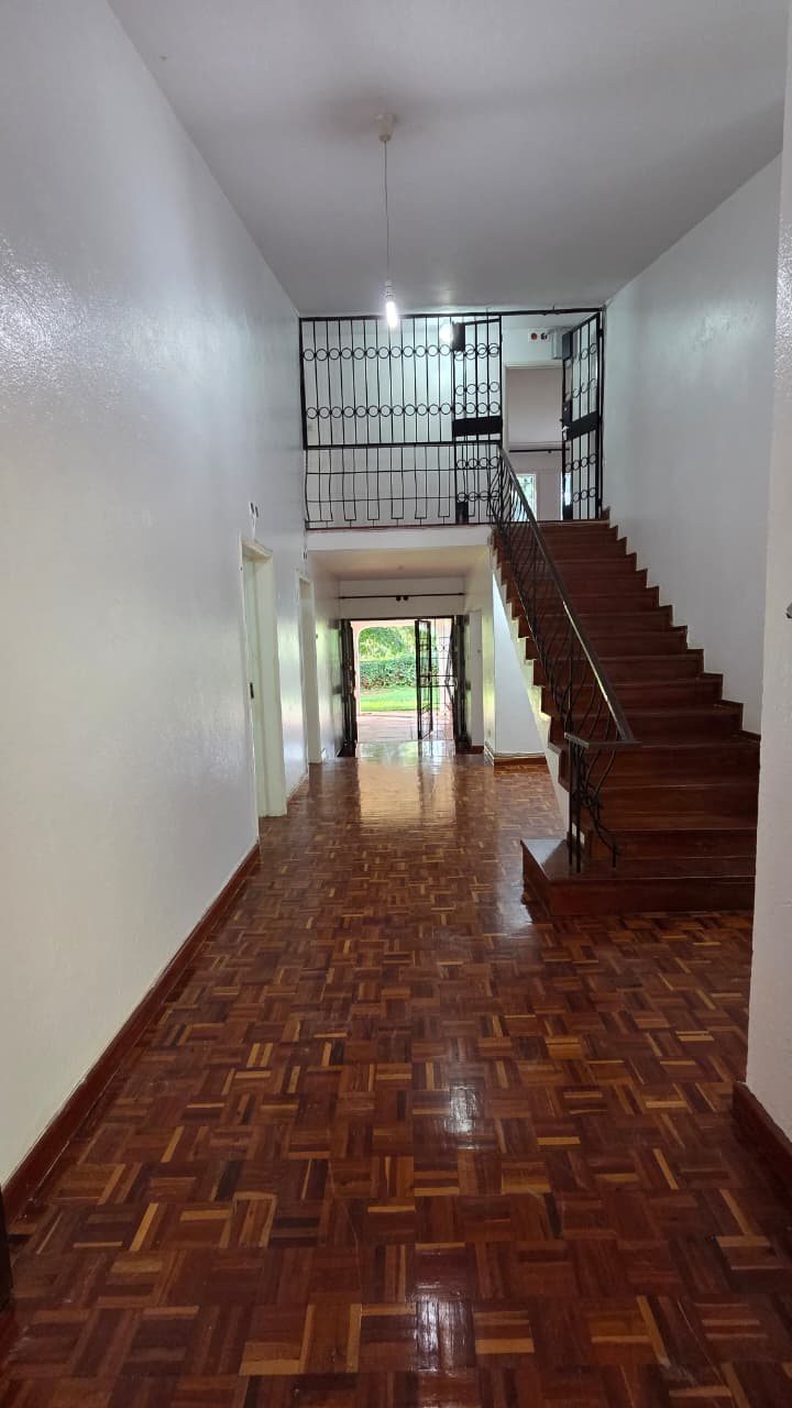 renting--Townhouse_Address-Kitisuru_Estate__Nairobi__Kenya_price-390000_Beds-4_Baths-2-149-3