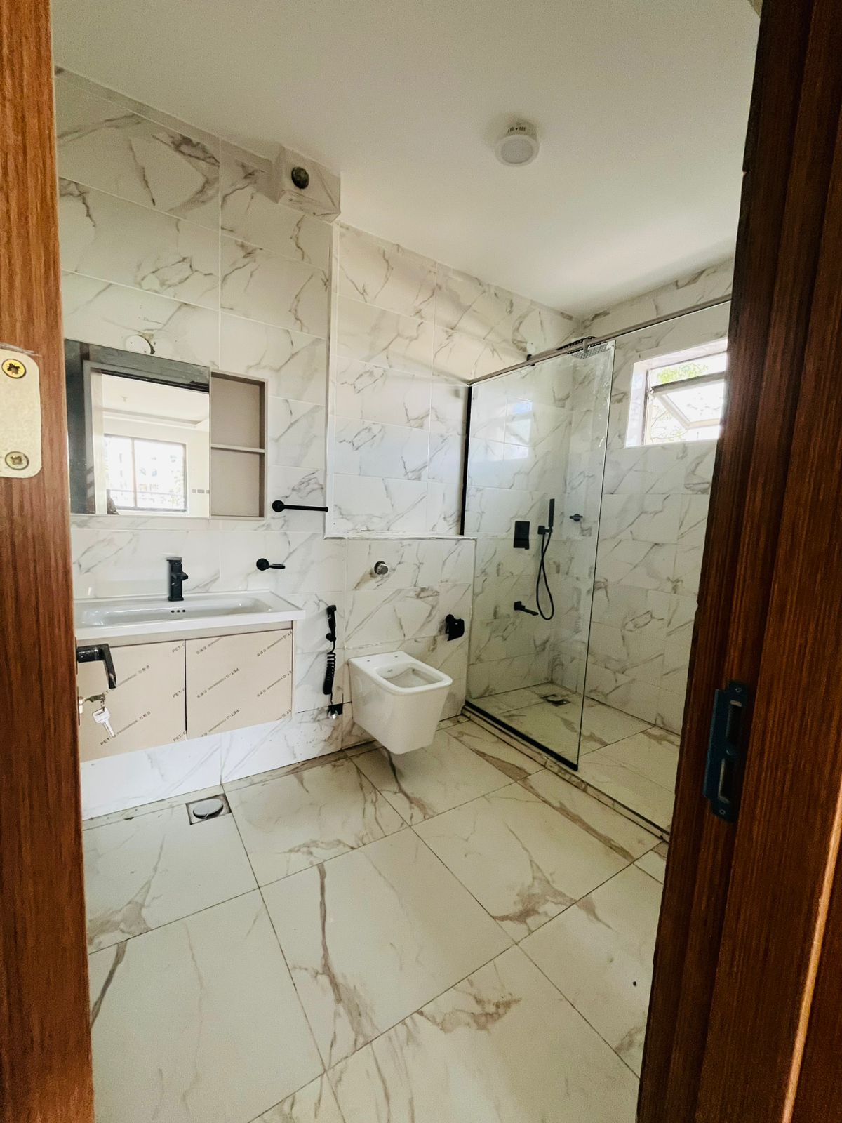 renting--Duplex_Address-General_Mathenge_Drive__Nairobi__Kenya_price-160000_Beds-5_Baths-5-163-8