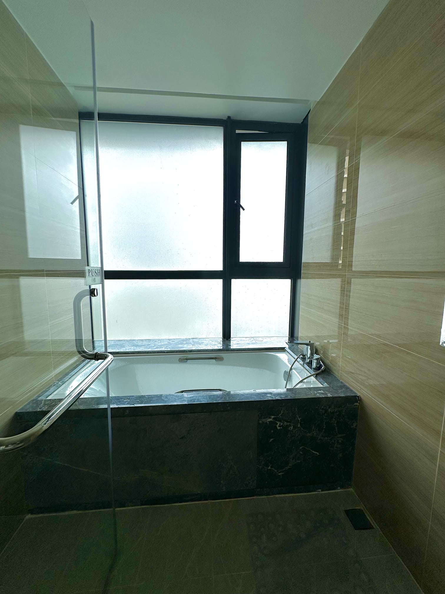 renting--Apartment_Address-Global_Trade_Centre__Nairobi__Kenya_price-380000_Beds-2_Baths-2-125-9