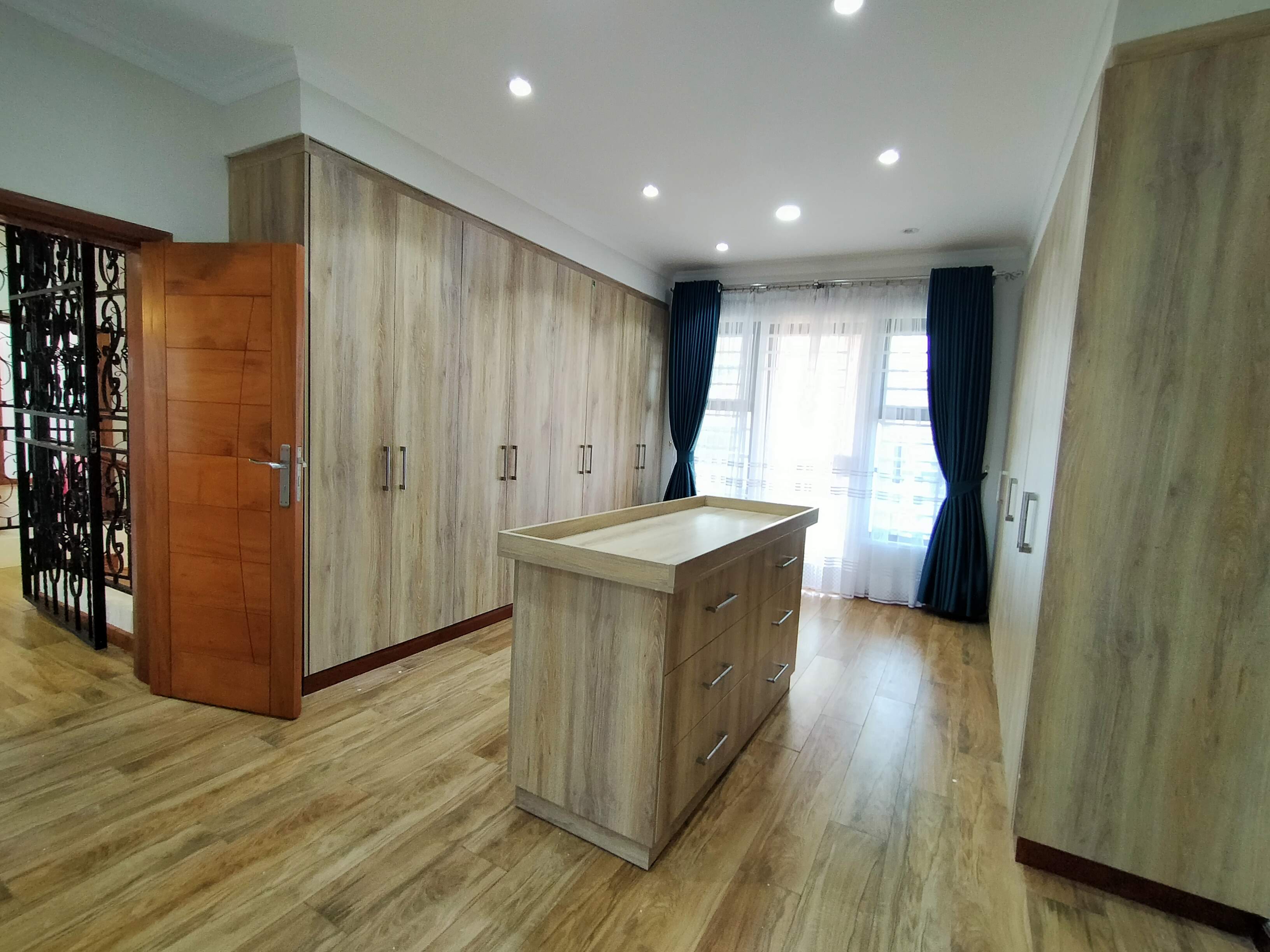 renting--Villa_Address-Runda_Evergreen__Nairobi__Kenya_price-325000_Beds-5_Baths-6-17-10