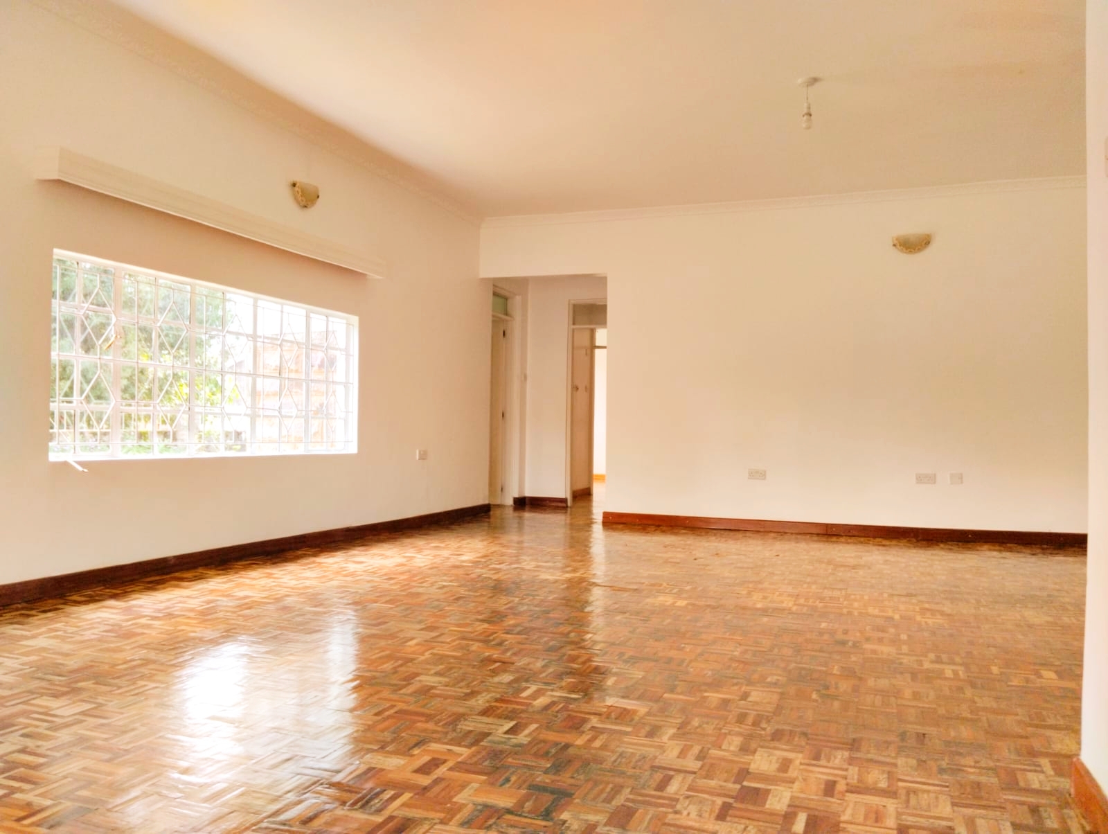 renting--Bungalow_Address-Red_Hill_Dr__Nairobi__Kenya_price-200000_Beds-4_Baths-3-131-6