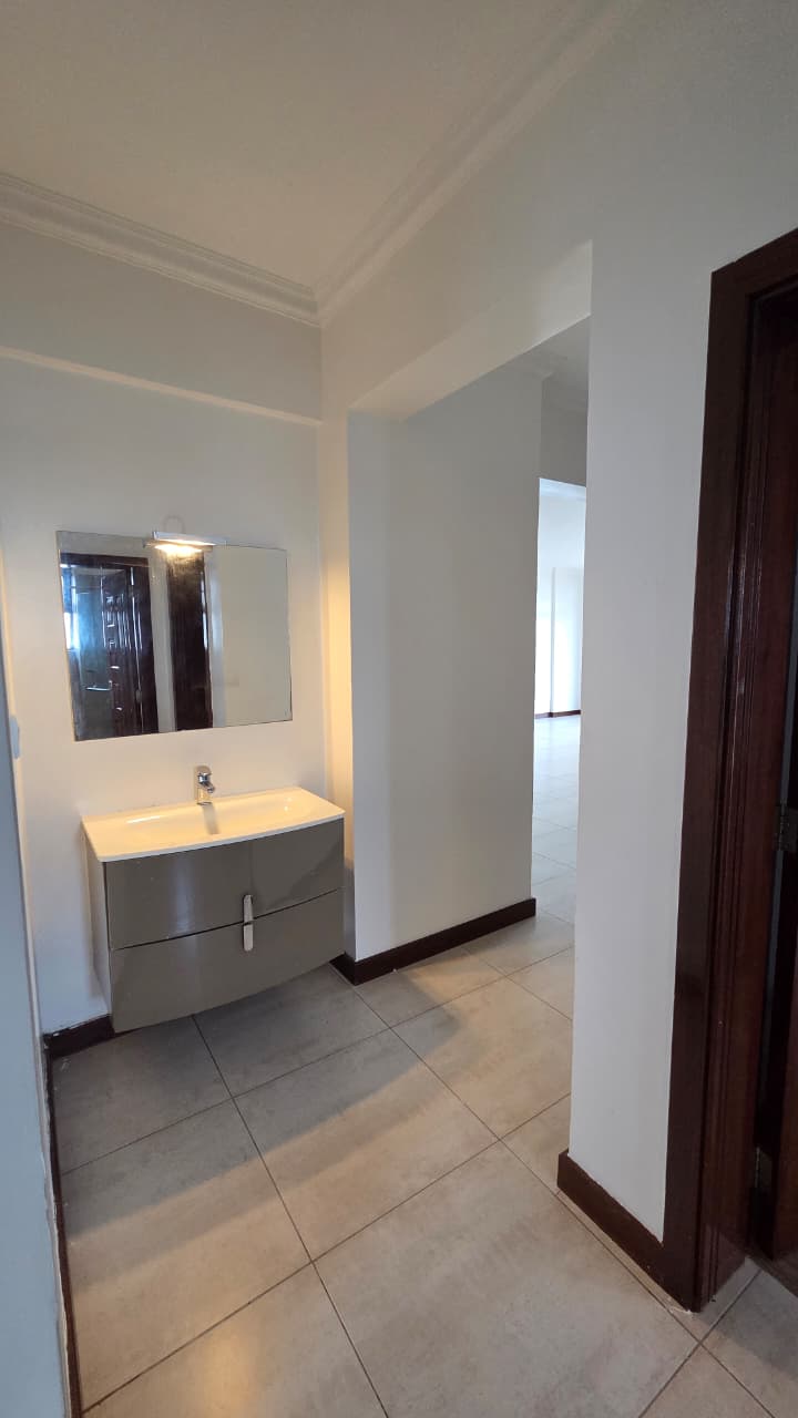 renting--Apartment_Address-Parklands__Nairobi__Kenya_price-105000_Beds-3_Baths-2-154-22