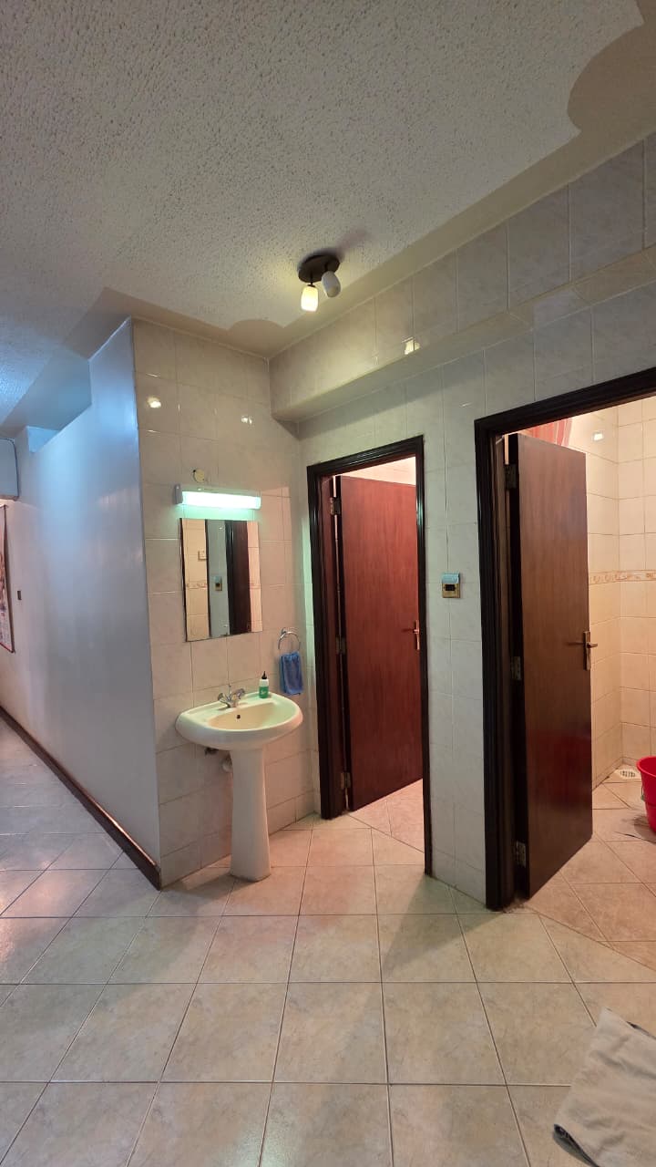 house-on-sale-Spacious_4_Bedroom_Apartment_For_Sale_In_Parklands-Apartment_Address-Parklands__Nairobi__Kenya_price-21950000_Beds-4_Baths-2121_76-8