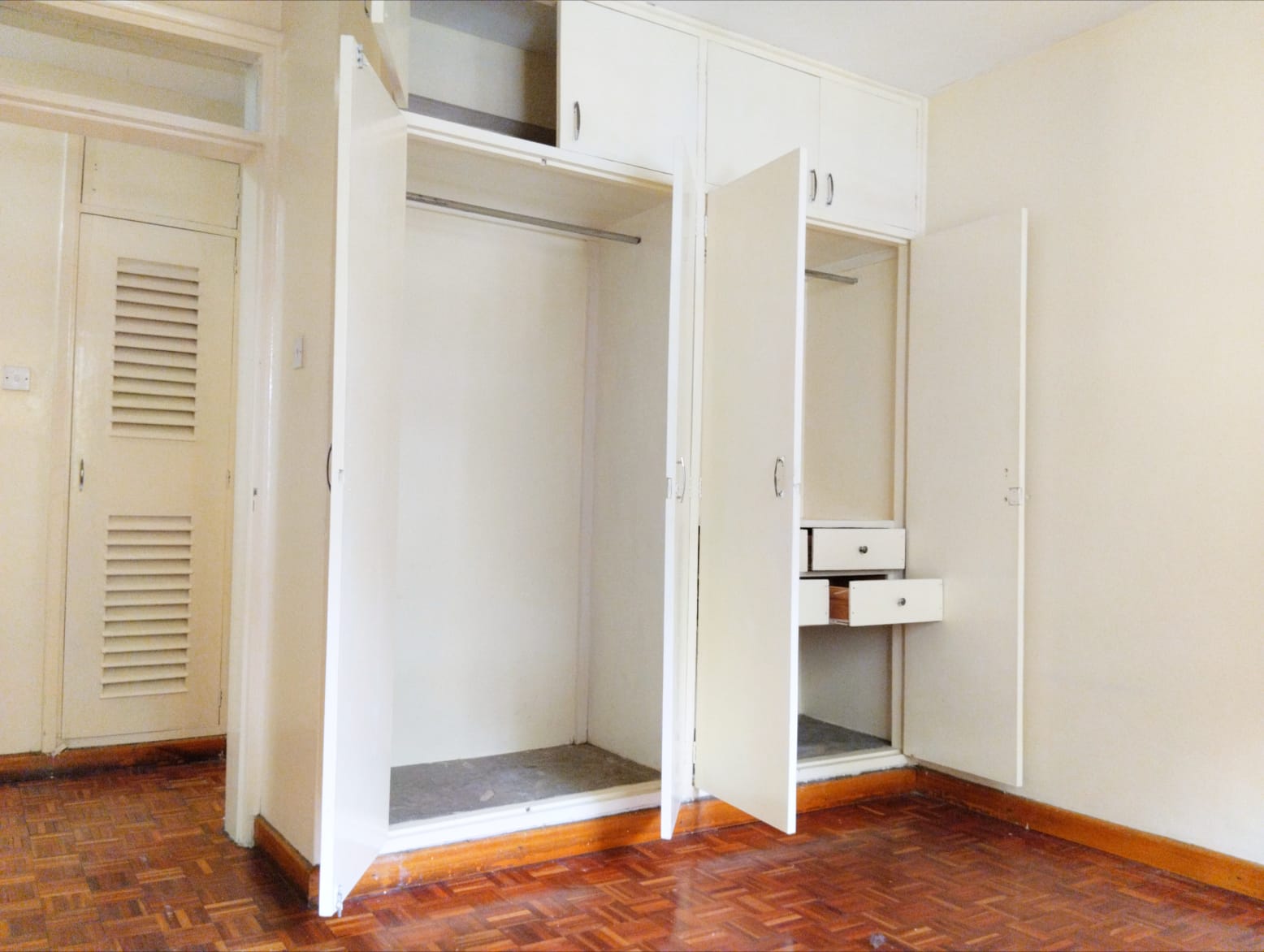 renting--Apartment_Address-State_House_Rd__Nairobi__Kenya_price-100000_Beds-2_Baths-2-158-7