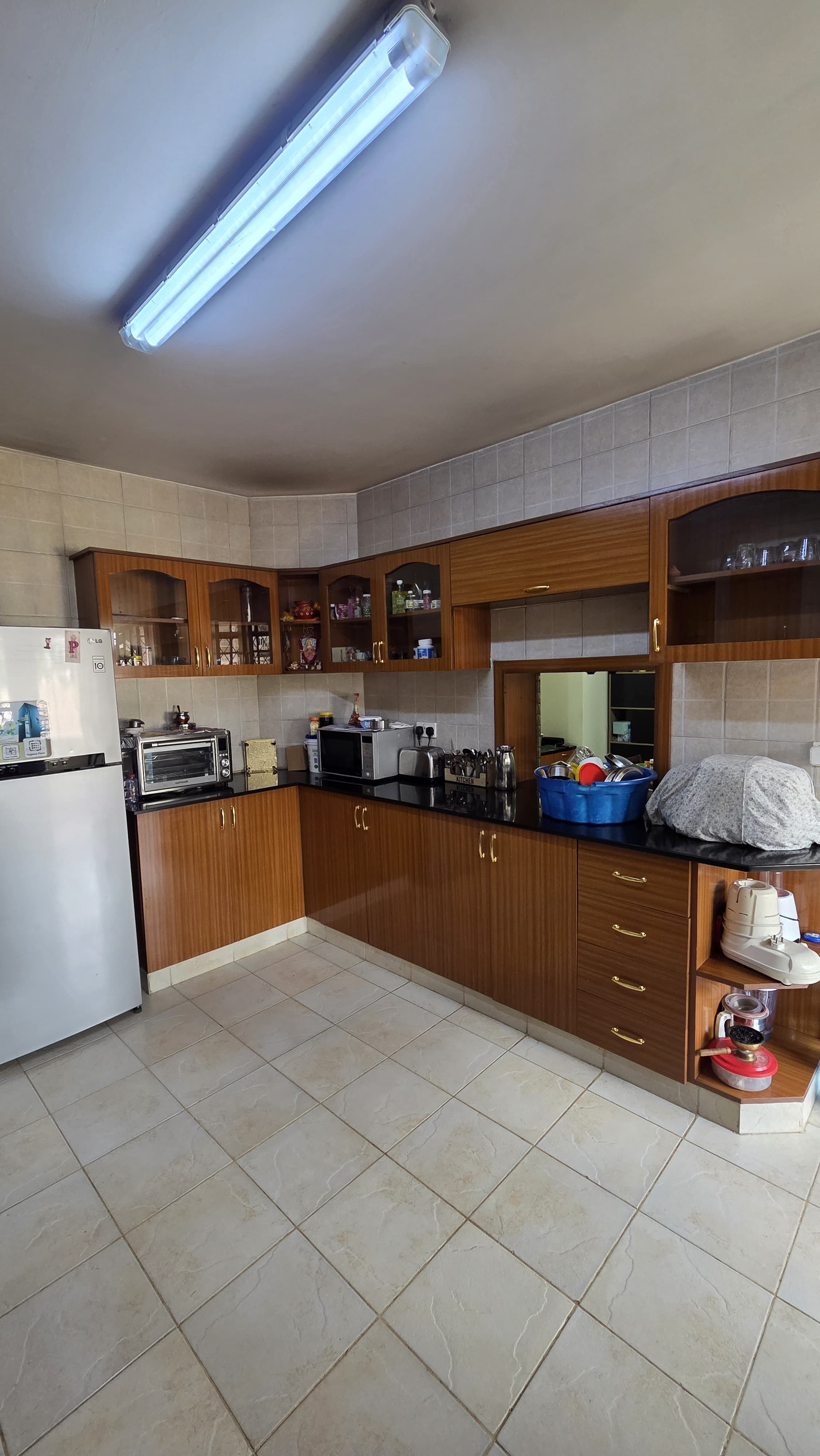 house-on-sale-Spacious_3_Bedroom_Apartment_For_Sale_In_Parklands-Apartment_Address-Parklands__Nairobi__Kenya_price-18000000_Beds-1_Baths-1111_74-3