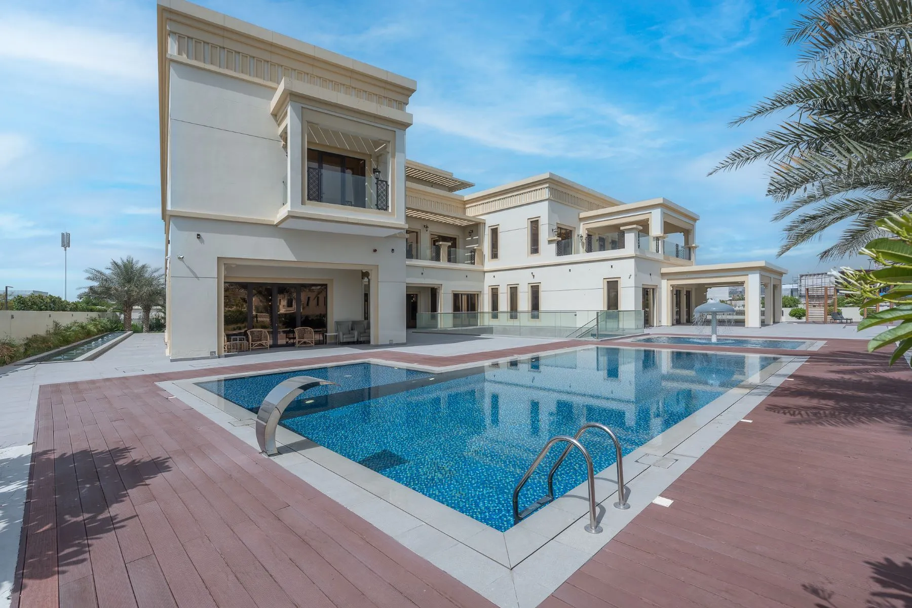 Palatial Dubai Hills Mansion: Arabian Elegance with Modern Luxury
